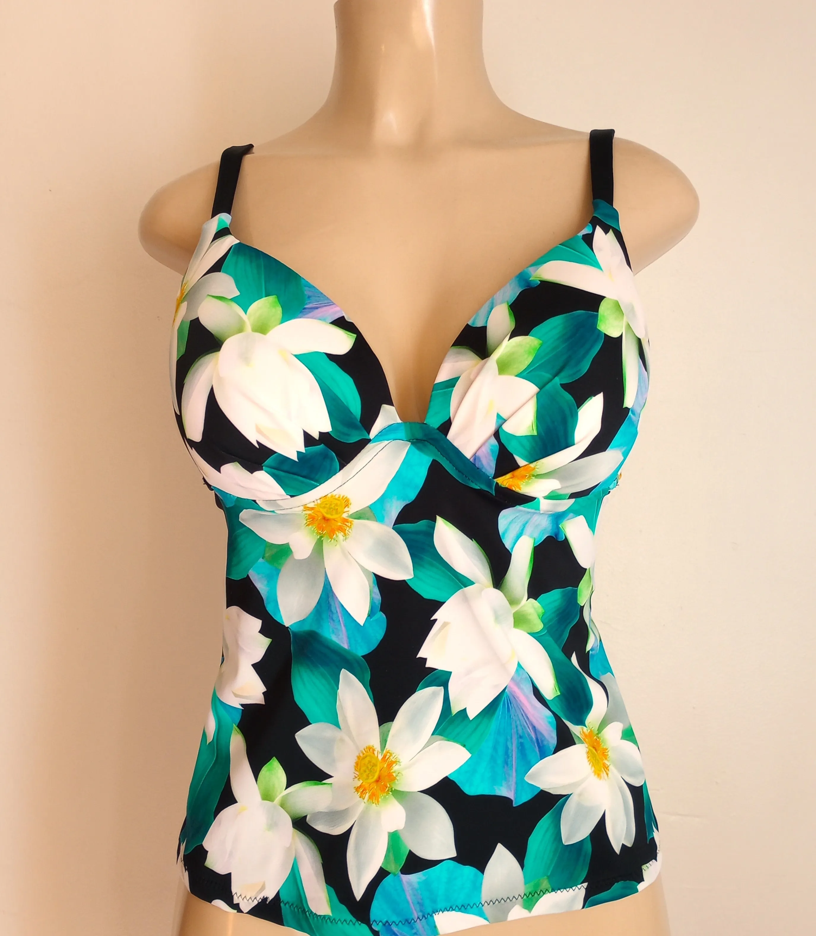 Apron Back Tankini Push Up Underwire Top