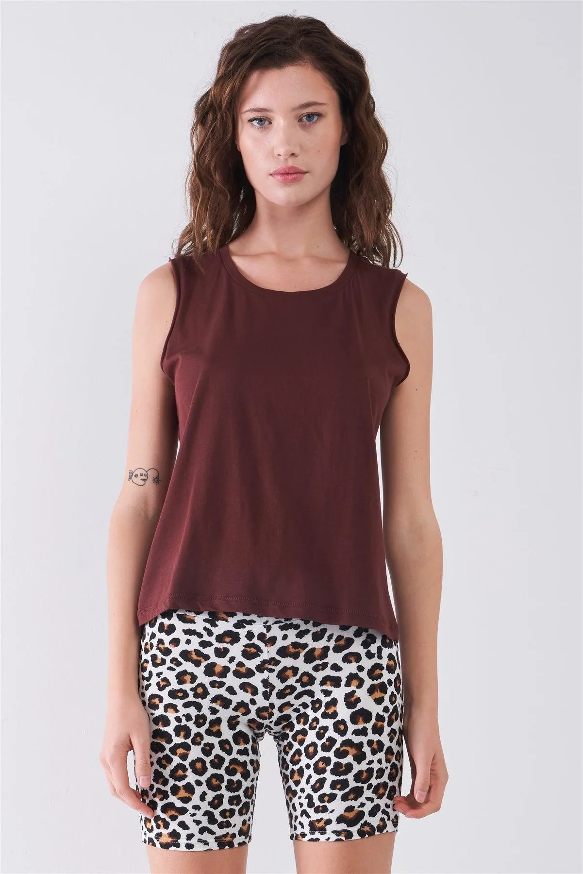 Burgundy Solid Sleeveless Raw Hem Detail Round Neck Basic Tank Top /3-2