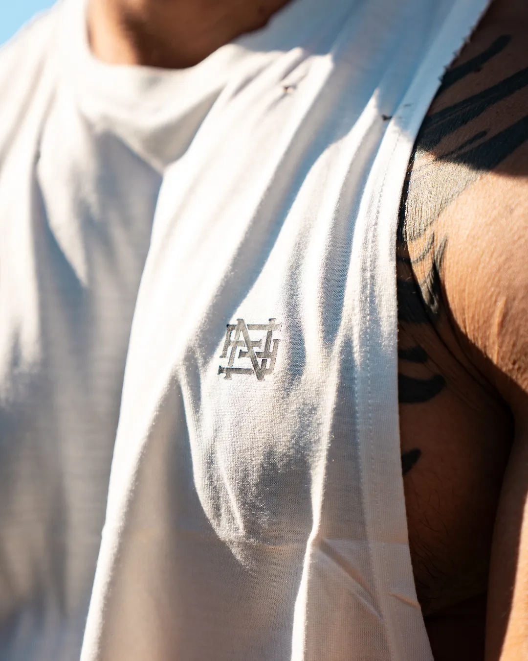 MOTO DISTRESSED BRO TANK - WHITE