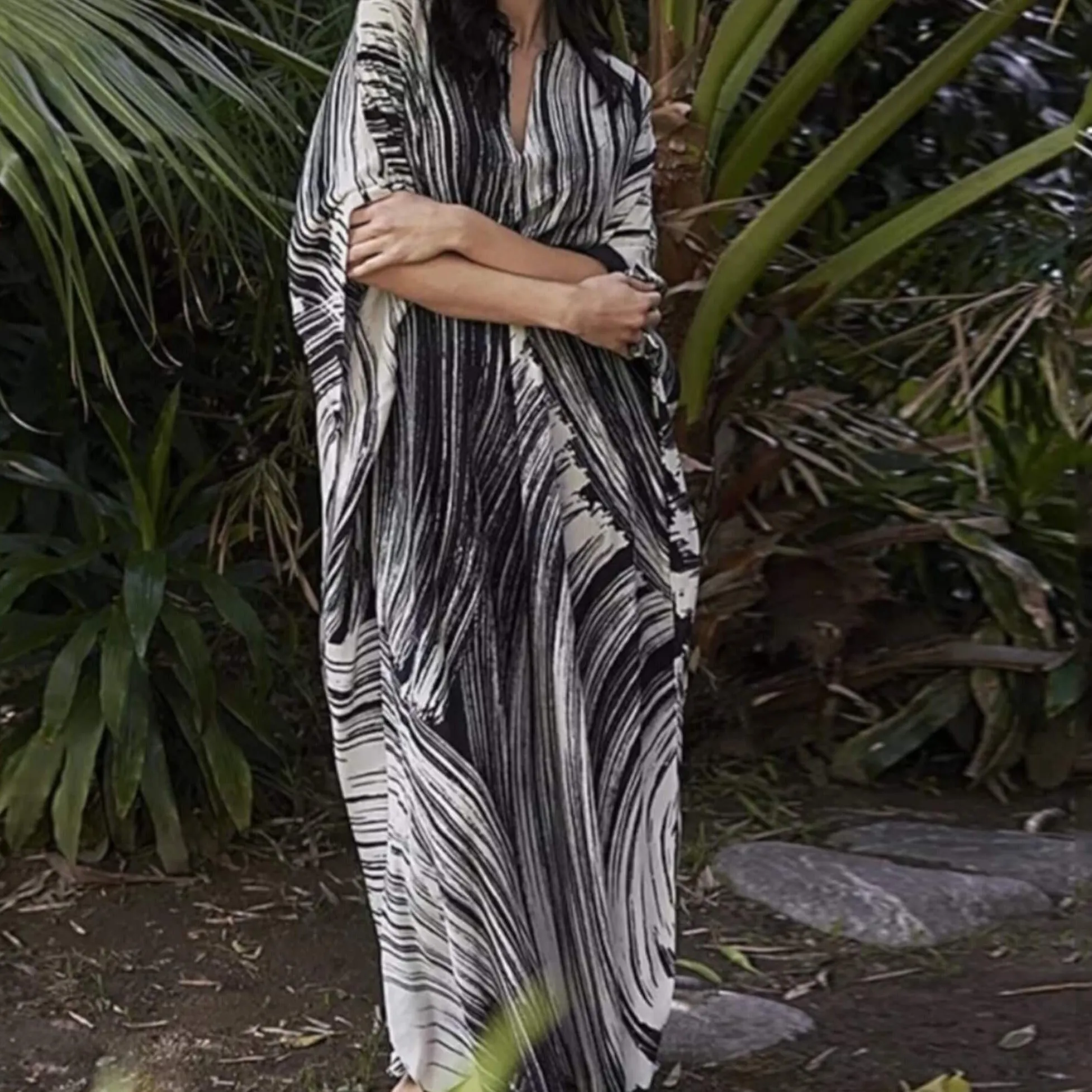 V Neck Black White Abstract Maxi Kaftan Dress